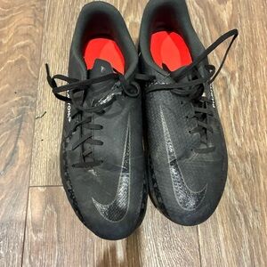 Nike Men’s Black Athletic Soccer Shoes with Red Insoles